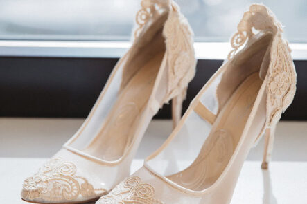 Pointed-toe mesh lace bridal shoes